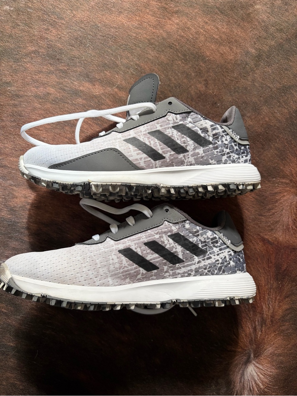 adidas Kids Unisex spikeless Golf shoes